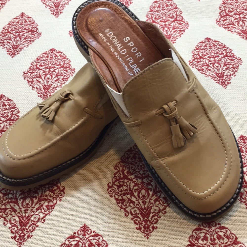 Luxury Italian Donald J. Pliner slip-on Leather loafer